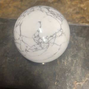 Howlite sphere with stand